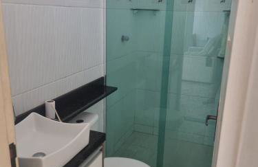 Casa espaçosa, Mobiliada e bem localizada - Foto 8