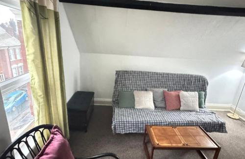BUDGET APARTMENT - quiet, compact, FREE PARKING & WiFi easy access to Cardiff - LONG TERM OFFER! - Foto 3