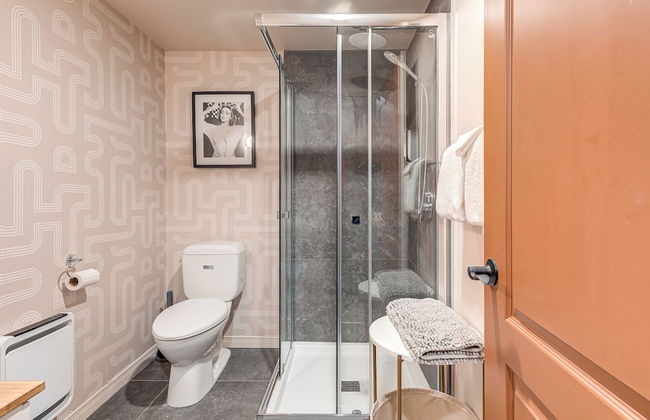 Quebec City 2 Bedroom Treasure - Photo 17