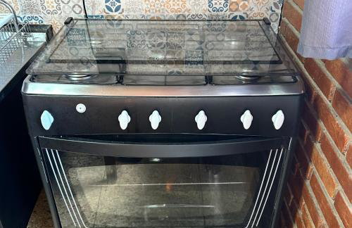 Chalé com PISCINA Privativa, com 2 QUARTOS, ESTACIONAMENTO em Condomínio com PORTARIA 24h, Sauna, Quadras, 3 PISCINAS no condomínio, Pesca e Parquinho Infantil - SmarTV na sala de estar, TV na área CHURRASQUEIRA, Wi-Fi e Cozinha Completa - Foto 35