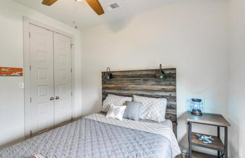 Modern Waveland Home with Deck - Walk to the Beach! - Foto 17