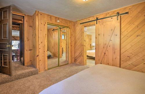 Luxe Escape with Decks, Mtn Views, Game Room! - Foto 21