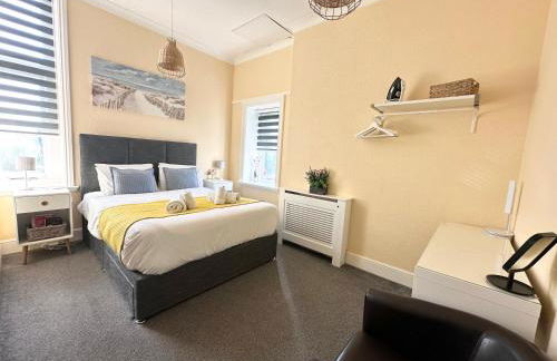 Burlington Mansions - FREE ALLOCATED PARKING - 8 mins walk to the beach - Gym - Pool Table - Brought to you by Coastline Retreats - Photo 38