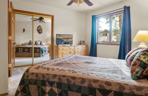 North Shore Lakefront - Spacious Lakefront with Hot Tub, & Game Room - Foto 30