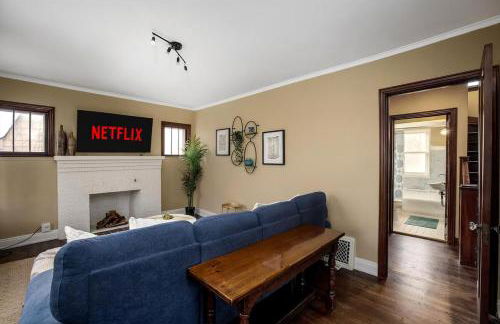 10 Mins To The Big House and Sleeps Up To 10 Guests - Foto 45