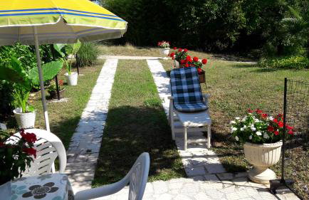 Apartment Nena- apartman sa posebnim ulazom u prizemlju, terasom i zelenom okućnicom - Foto 29