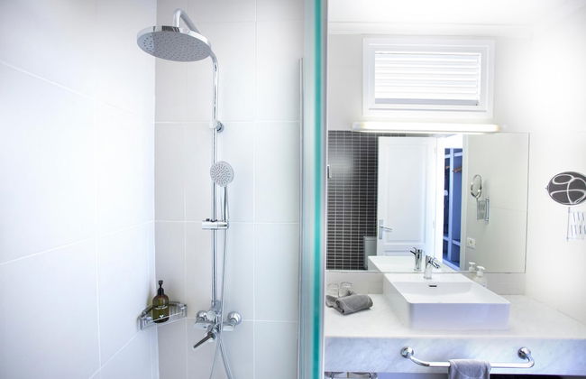 Coral Suites & Spa - Photo 38