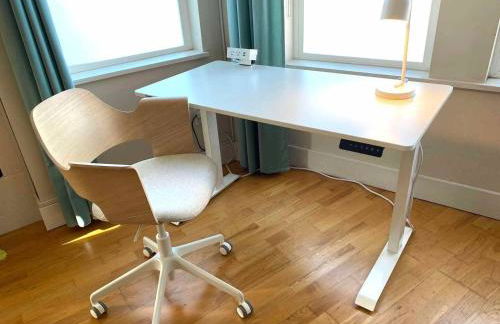 Stylish NOPA Penthouse, Remote Work Friendly - Foto 14