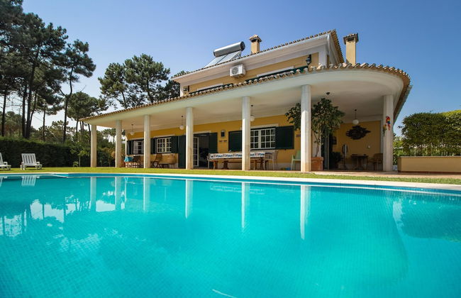 Aroeira Villa Sleeps 10 With Pool - Foto 17