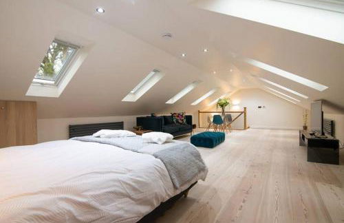 Luxury Coach house next to woodland in Knutsford - Photo 4