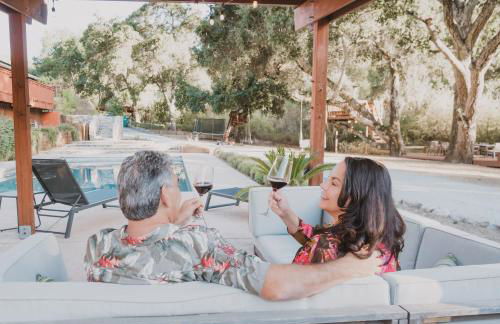 Serene Vineyard Chateau with Pool, Hot Tub, BBQ - Foto 6