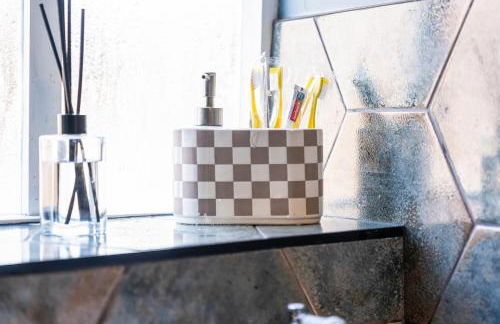 #54 The Balti Cottage Apartment - Sleeps 5 - Close to Kingsbury Water Park - " Perfect for Contractors and Families - Free parking" - Foto 51