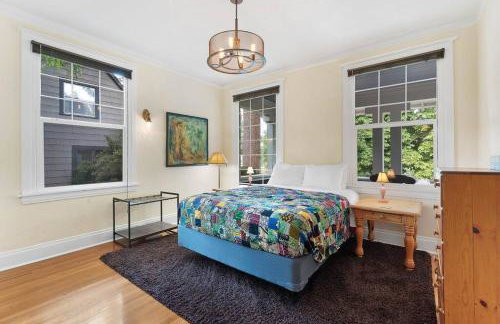 3BR Home Large Kitchen Mins To DwnTwn - Photo 28