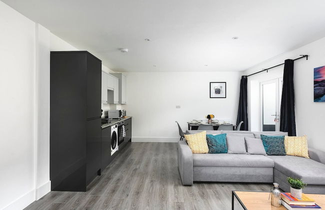 Skyvillion Vineyard Court, Enfield, 2 Bed, With Garden - Photo 1