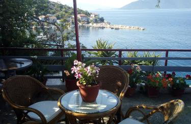 Georgia's - Photo 10