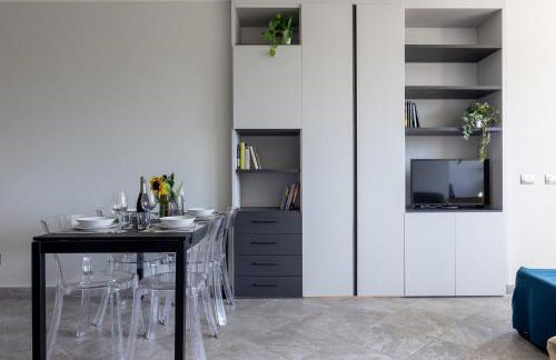 GuestHost -Elegant Seaside Apartment with Pool and Parking - Foto 9