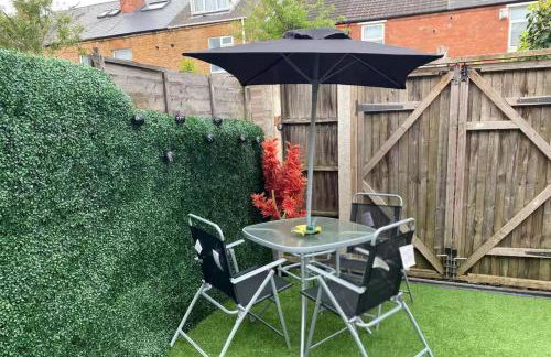 Cosy 2 Bed House - Sleeps 3 Parking & Garden - Foto 1