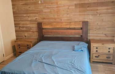 Huge 3k SQ FT Waterfront Home - Photo 18