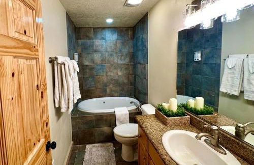 Backwoods Bonanza - Big Cabin With Hot Tub! - Foto 37