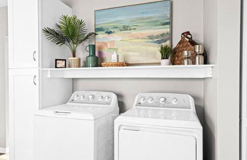 New! Warm & Cozy 3BR w/ Hot Tub, Firepit & BBQ! - Foto 26