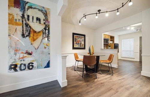 Special 2BR Galleria Condo Pool View Private Entrance - Foto 16