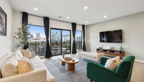 Skyline Nights in Downtown Nashville Walk to Broadway with Pool and Gym - Foto 2