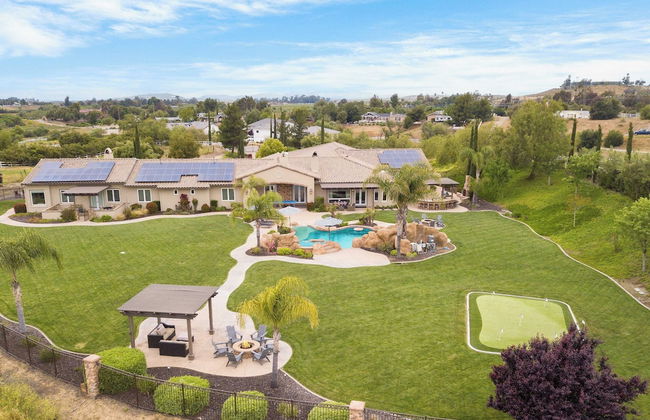 Secluded Estate Exclusive Views of Wine Country + Private Home Theater Twilight Vines by Avantstay - Foto 1