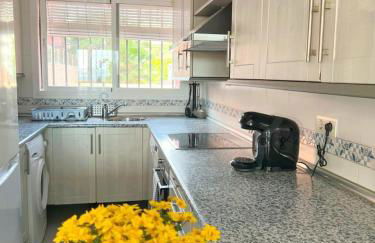 SUNNY HOUSE AT THE BEACH infinity pool shared - Foto 19