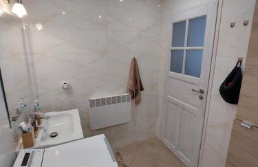 Uroczy Domek z Kominkiem - Foto 10