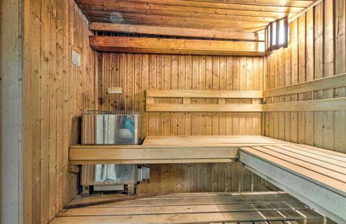 1 Mi to Lake Lure! Couples Retreat with Resort Perks - Foto 31