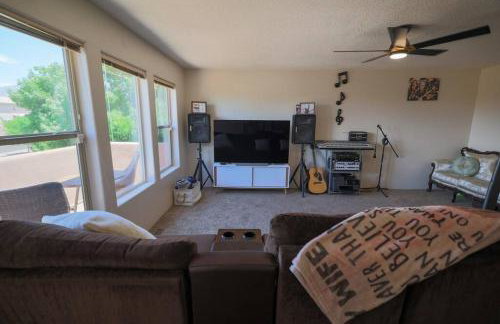 Home near Balloon Fiesta Park! - Photo 11