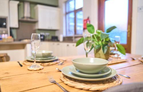 Modern Cosy 2-Bed Terrace with Private Garden - Foto 15