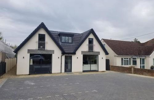 Orchid Lodge - Two Bed Generous Flat - Parking, Netflix, WIFI - Close to Blenheim Palace & Oxford - F4 - Photo 18