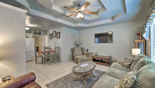 Deck and Pool Access Long Island Village Escape! - Foto 5