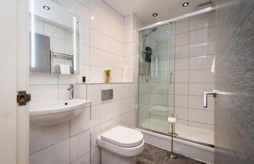 Arena Apartments - Stylish and Homely Apartments by the Ice Arena with Parking - Photo 100