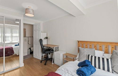 Polmont Haven: Spacious 4- Bedroom Retreat - Foto 24