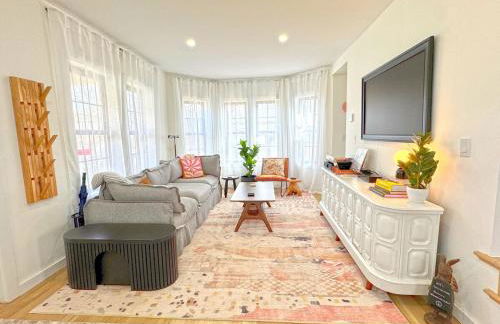 Renovated home seconds from town - Foto 17