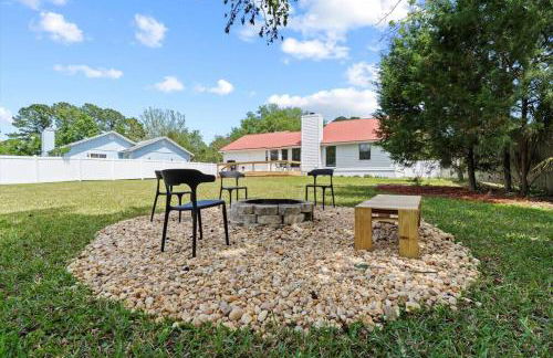 Spacious Home Near Beach, Large Yard, Game Room and Dog Friendly - Foto 10