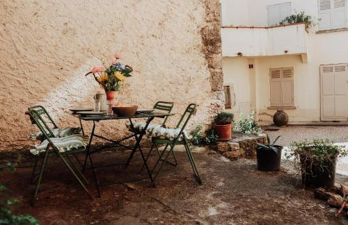 Unique historical home, middle of the village, bath & patio - Foto 52