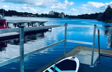 Waterview - Schwimmendes Ferienhaus auf dem Wasser mit Blick zur Havel, inkl Motorboot zur Nutzung - Foto 4