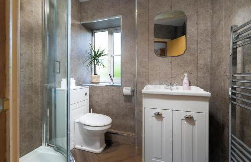 Clare's Cottage Near Cartmel - Dog Friendly, Homely, Aga, Log Burners, Disney Plus & Netflix - Foto 5