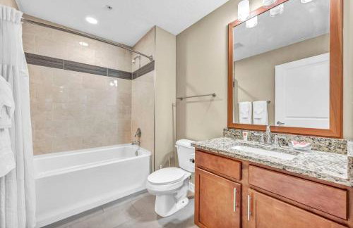 LAKE VIEW Sky-Suite in the Heart of Downtown! - Photo 28