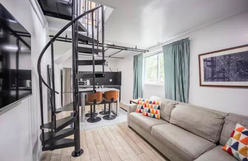 Bright 1-Bedroom Loft in Converted Garage with Private Entrance - Foto 1