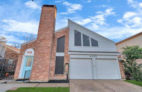 AccessibleGem 3BR Jacuzzi & Air Hockey Sleeps 13 Chinatown - Foto 65