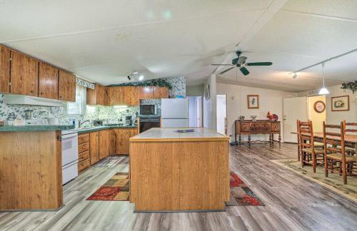 Waterfront Sparta Gem with Fire Pit and Kayak! - Foto 10