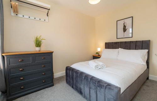 Newcombe - Sleeps Up to 8 - Close to Northampton Town Centre & Train Station - Fast Wifi, Free Parking, SmartTV with Netflix by Centro Stays - Foto 6