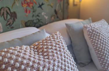 Glan Hirfaen, Where the mountains meet the sea - Photo 1