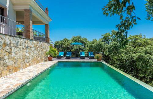 Luxury Villa - Sleeps up to 8 & Infinity Pool - Photo 6