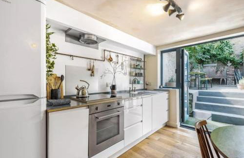 Modern flat with KING bed, garden & outdoor dining - Foto 2