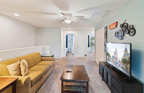 Townhome with Private Pool, BBQ & FREE Waterpark - Photo 36